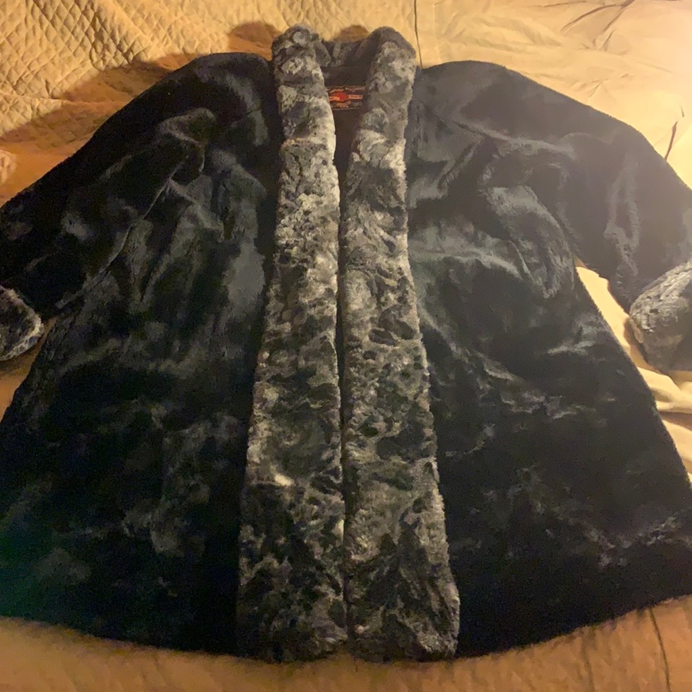 JORDACHE SZ L FAUX FUR GORGEOUS BLACK & GREY COAT